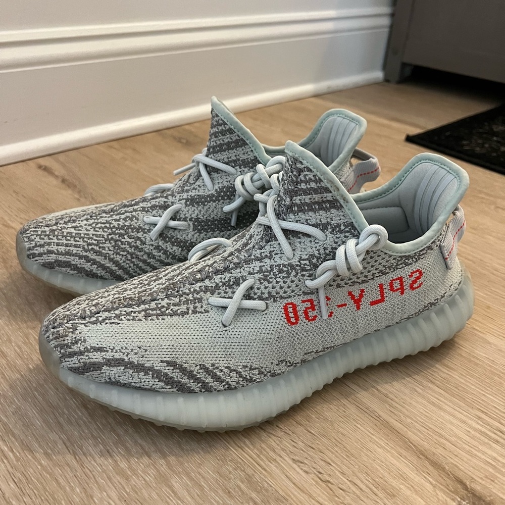 9.5 Yeezys great condition